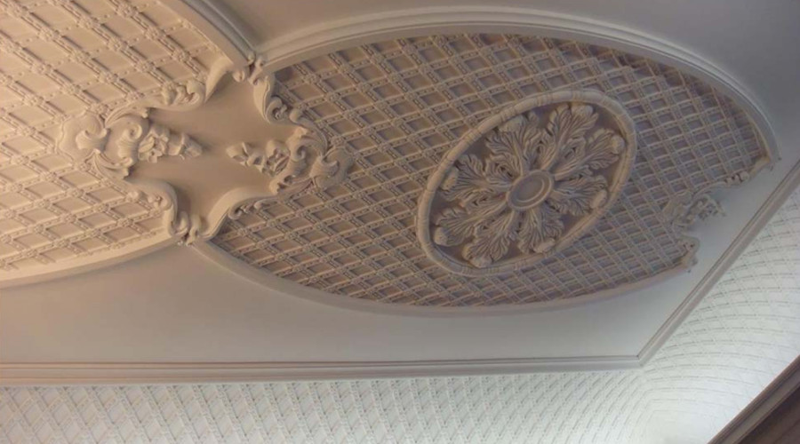 廣州私人別墅業(yè)主向飾紀上品訂制GRG吊頂浮雕造型