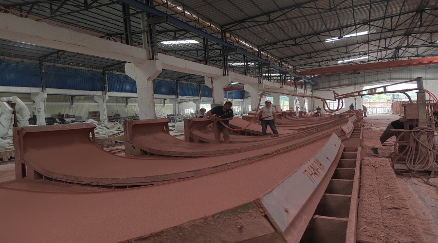 彩色GRC幕墻構件生產中 彩色GRC幕墻構件生產中