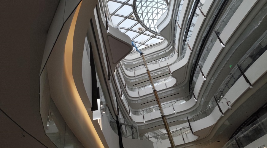 廣州金融城君超商場GRG中庭攔河完工落地案例賞析